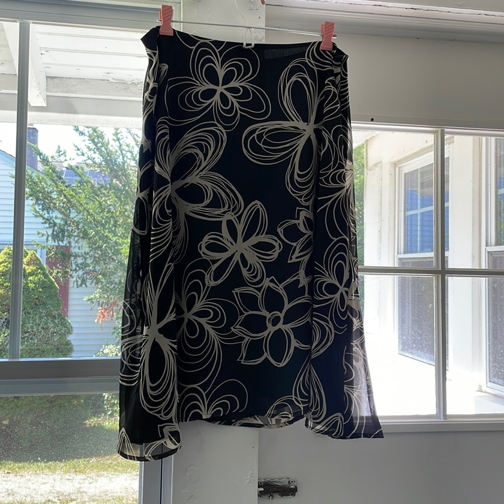 Black and white flower skirt - size 14